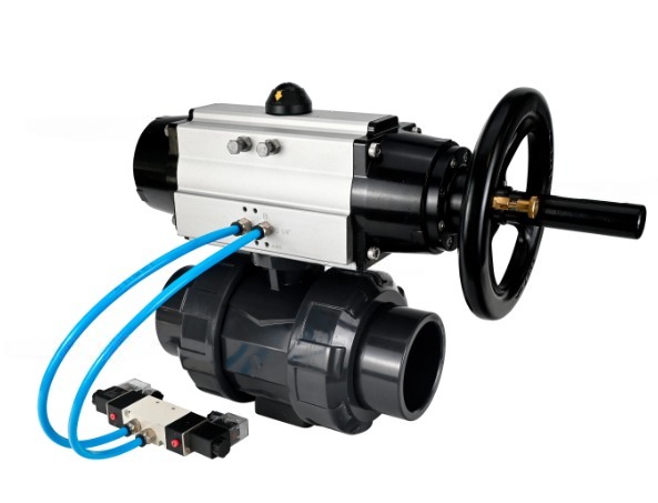 Кран шаровой DN.ru BV4242E-FP-GRM-ISO Дн65 Ру10 полнопроходной, корпус - НПВХ, шар - НПВХ, уплотнение - EPDM, с пневмоприводом PA-DA-105-1 и пневмораспределителем 4V320-10 220В