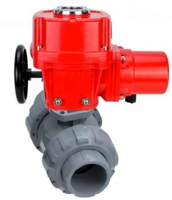 Кран шаровой DN.ru BV4242E-FP-GRM-ISO Дн65 Ру10 полнопроходной, корпус - НПВХ, шар - НПВХ, уплотнение - EPDM, с электроприводом взрывозащищенным DN.ru QT-EX-005M-O2-220VAC-У1 с моментной муфтой и штурвалом