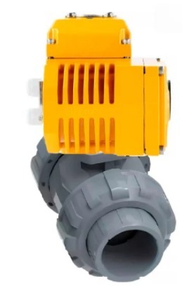 Кран шаровой DN.ru BV4242E-FP-GRM-ISO Дн65 Ру10 полнопроходной, клеевой с разборным муфтовым соединением, корпус - НПВХ, шар - НПВХ, уплотнение - EPDM, с электроприводом DN.ru QT-N-005EM-O1-24VDC-У1