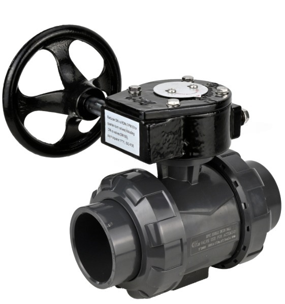 Кран шаровой DN.ru BV4242E-FP-GRM-ISO Дн65 Ру10 полнопроходной, клеевой с разборным муфтовым соединением, корпус - НПВХ, шар - НПВХ, уплотнение - EPDM, с редуктором DN.ru RDN RQN3-150Z-T24