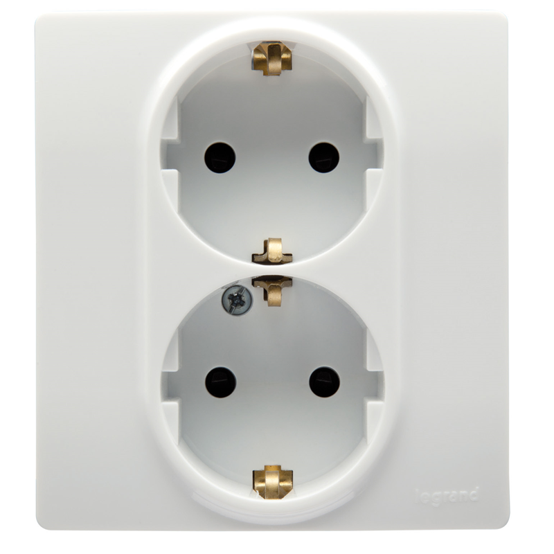 Розетка Legrand Etika 2-м СП 16А IP31 250В 2P+E с заземл. со шторками немецк. стандарт авт. клеммы в сборе белый купить с доставкой по РФ