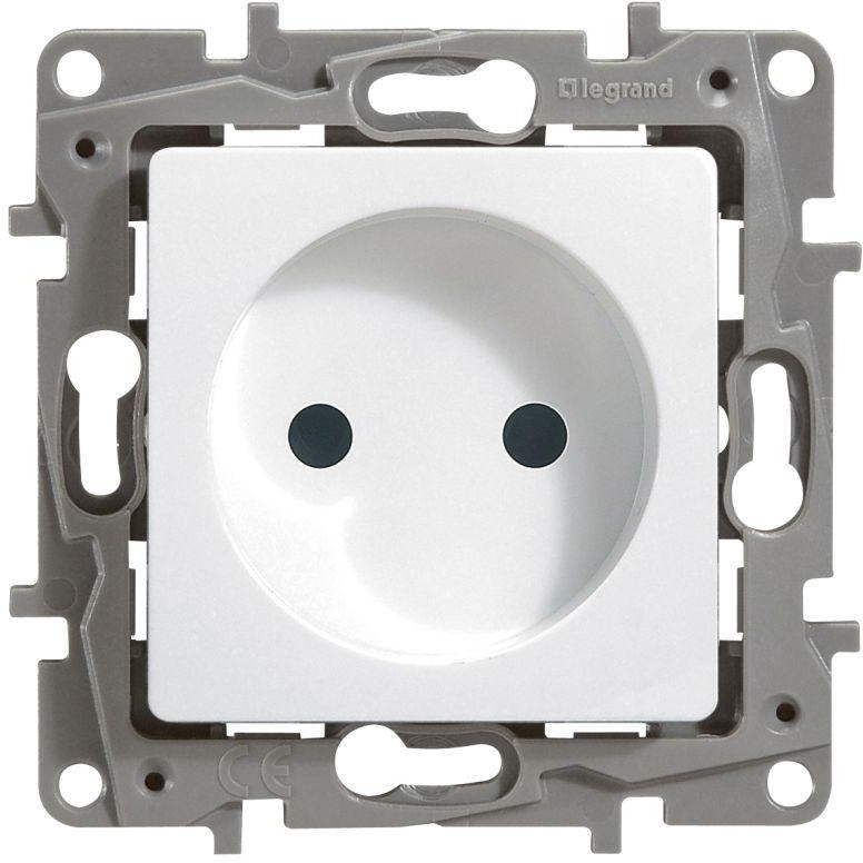 Розетка стандартная Legrand Etika без заземления со шторками, 16A, 250В, белый