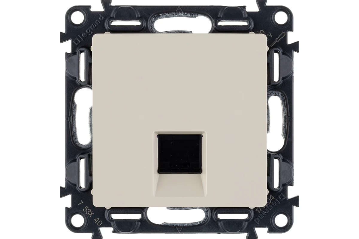Розетка компьютерная Legrand Valena Life RJ45, категория 5E UTP, слоновая кость